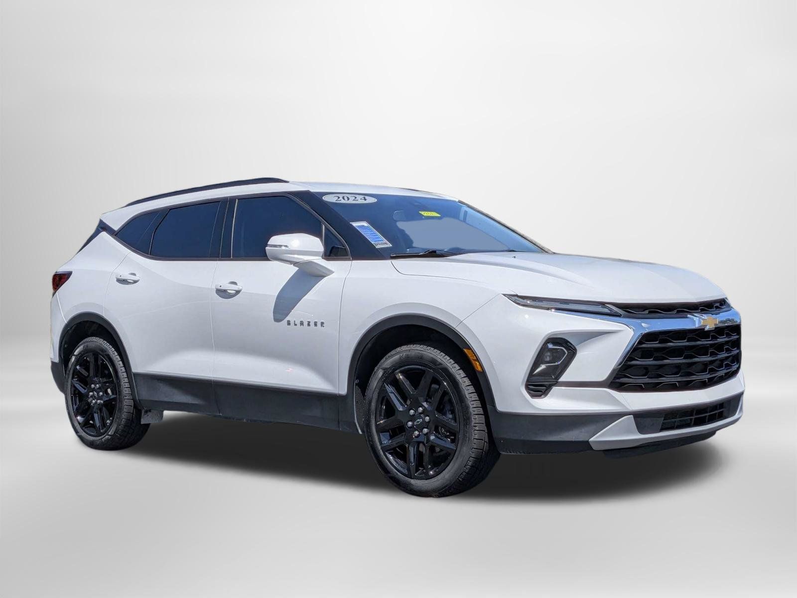 Used 2023 Chevrolet Blazer LT FWD image 2
