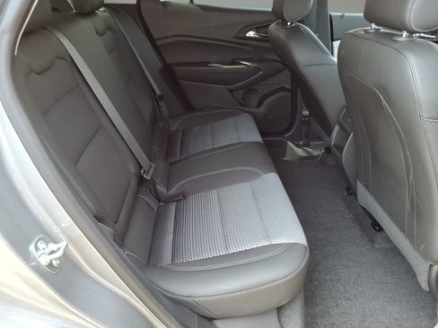 Used 2025 Chevrolet Trax LT FWD image 8