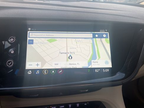 Certified 2022 Buick Envision Essence w/ Technology Package I image 16