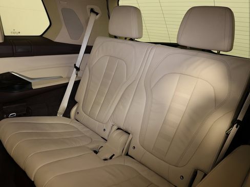 Used 2019 BMW X7 xDrive50i w/ Premium Package image 12