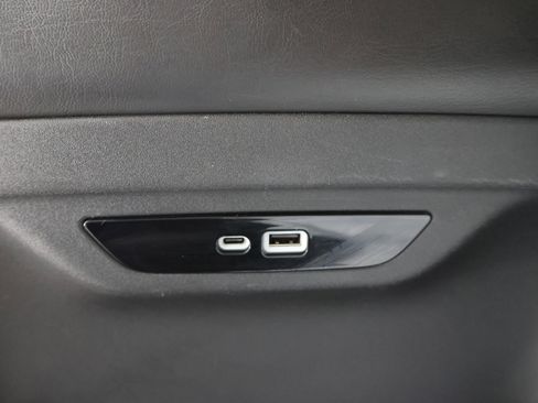 Used 2024 Chrysler Pacifica Touring-L image 35