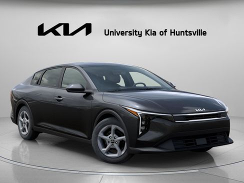 New 2025 Kia K4 LXS image 1
