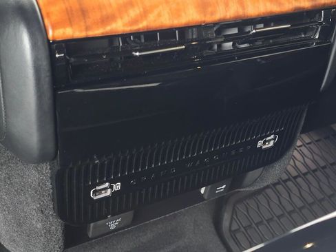 Used 2022 Jeep Grand Wagoneer Series III AWD/4WD image 21
