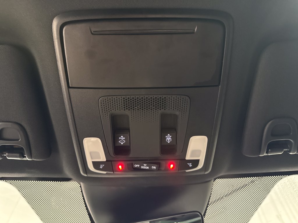 Used 2025 Honda Pilot Black Edition image 23