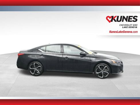 Used 2024 Nissan Altima 2.5 SR FWD image 11