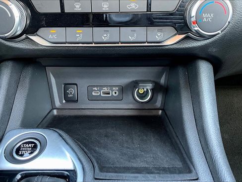 Used 2025 Nissan Sentra SV FWD image 25