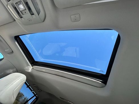 Used 2020 Toyota Highlander Limited image 32