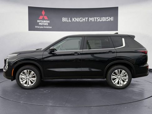 Used 2025 Mitsubishi Outlander ES AWD/4WD image 2