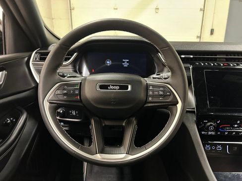 Used 2023 Jeep Grand Cherokee L Laredo AWD/4WD image 19