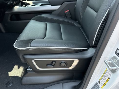 New 2026 RAM 1500 Laramie w/ Night Edition image 29