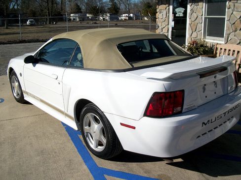 Used 2004 Ford Mustang Deluxe Convertible image 15