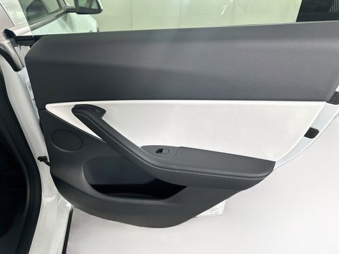 Used 2022 Tesla Model Y Long Range AWD/4WD image 28