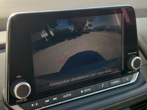 Used 2025 Nissan Rogue SV FWD image 25