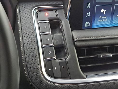 Used 2024 Chevrolet Suburban Premier image 17