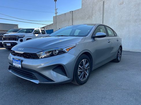 Used 2023 Kia Forte LXS FWD image 7