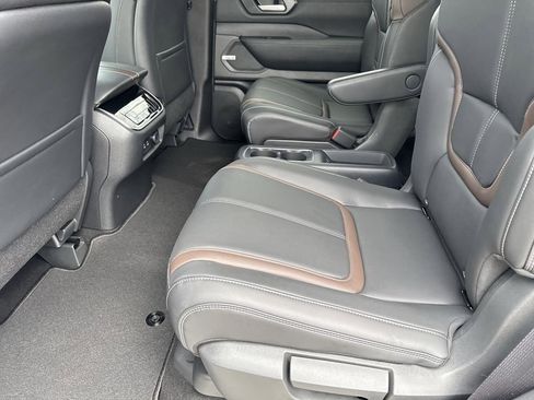 New 2026 Nissan Armada SL w/ Captain's Chari Seat Package image 18