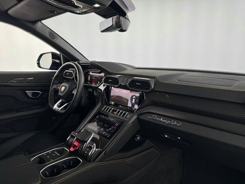 Used 2022 Lamborghini Urus image 27