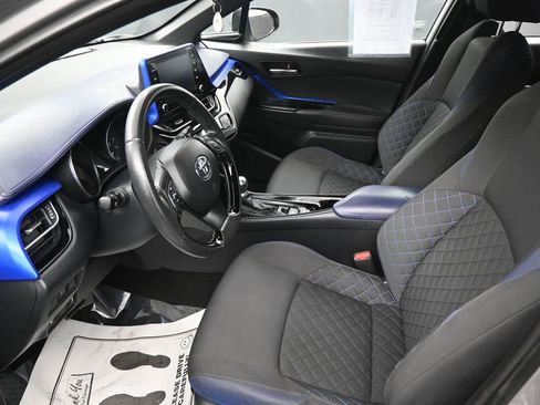 Used 2020 Toyota C-HR XLE FWD image 27