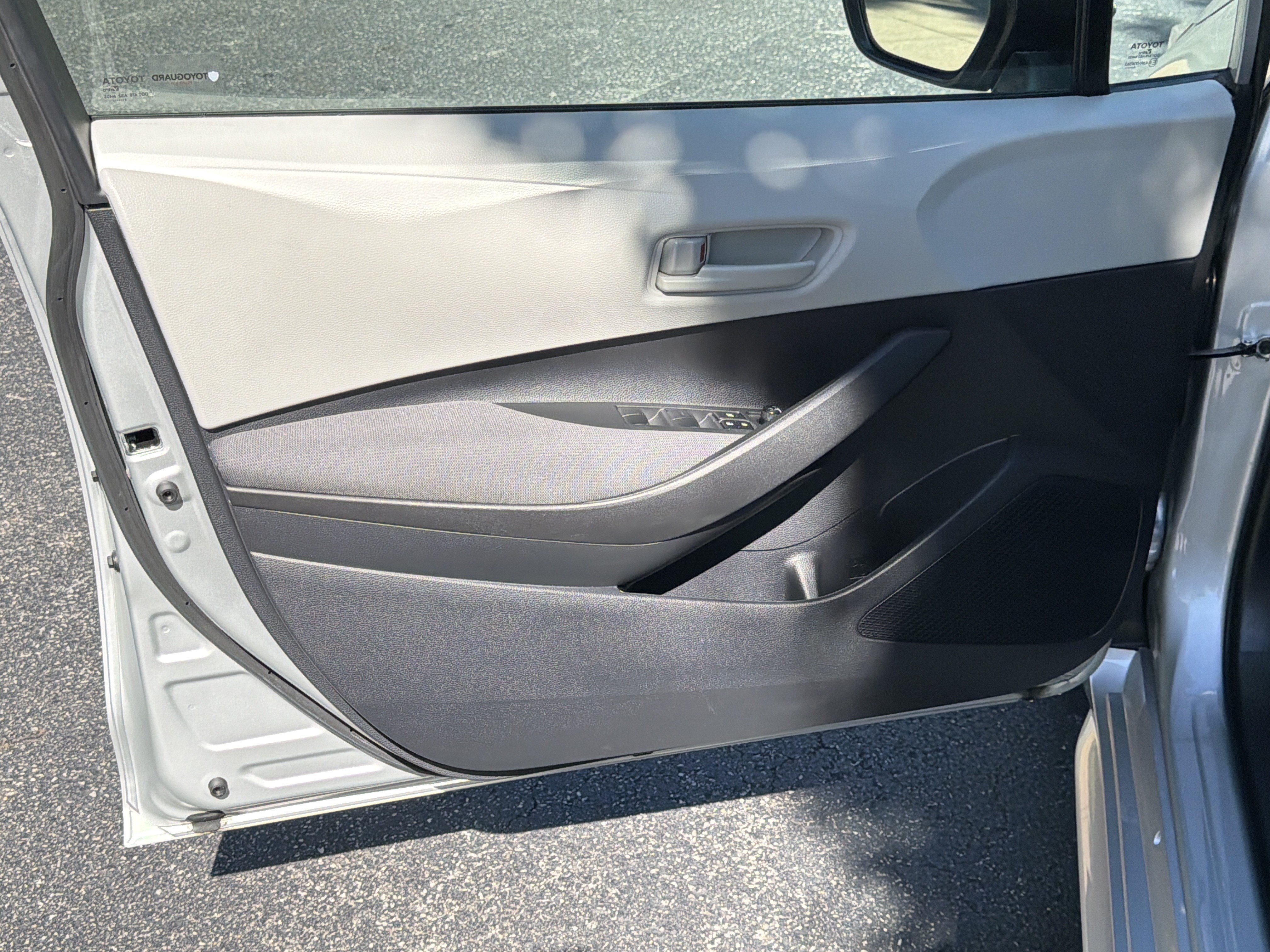 Used 2024 Toyota Corolla LE FWD image 14
