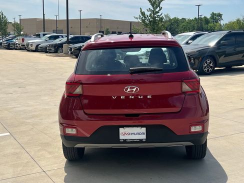 Certified 2025 Hyundai Venue SEL FWD image 10