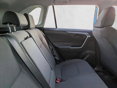 Used 2021 Toyota RAV4 LE image 18