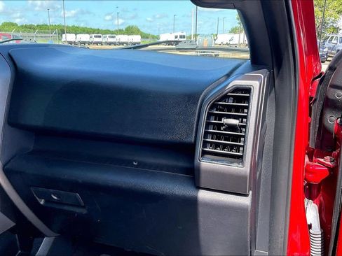 Used 2020 Ford F150 XLT w/ Equipment Group 302A Luxury AWD/4WD image 23