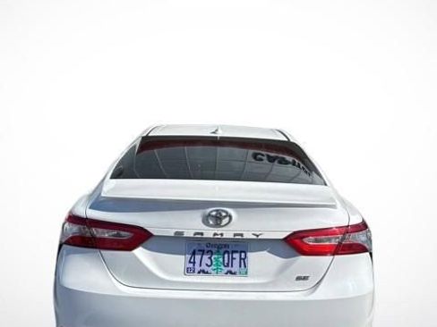 Used 2020 Toyota Camry SE w/ Carpet Mat Package image 3