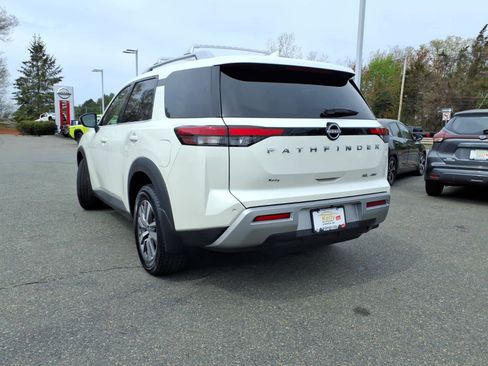 Used 2022 Nissan Pathfinder SL AWD/4WD image 7