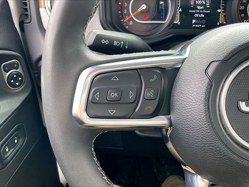Used 2025 Jeep Wrangler Unlimited Sahara AWD/4WD image 21