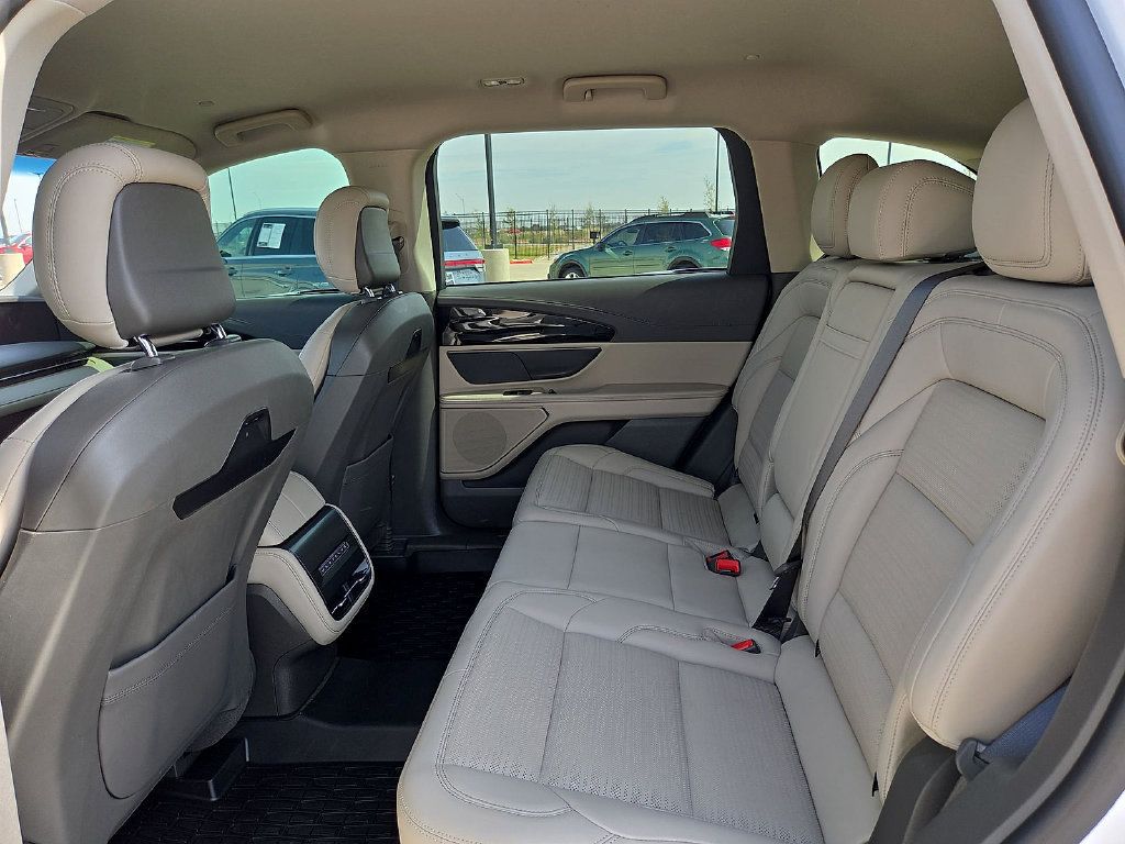 Used 2024 Lincoln Nautilus Reserve AWD/4WD image 13