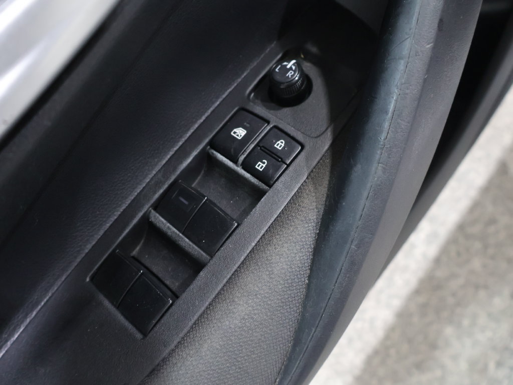 Used 2020 Toyota Corolla LE FWD image 11
