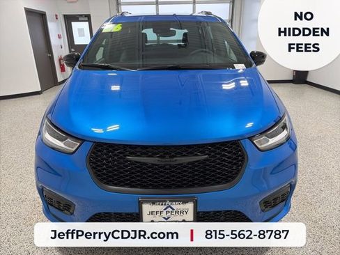 New 2026 Chrysler Pacifica Select w/ S Appearance Package FWD image 7