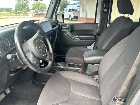 Used 2017 Jeep Wrangler Unlimited Sport w/ Quick Order Package 24S AWD/4WD image 11