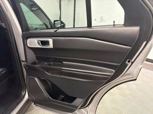 Used 2020 Ford Explorer Platinum w/ Premium Technology Package AWD/4WD image 18