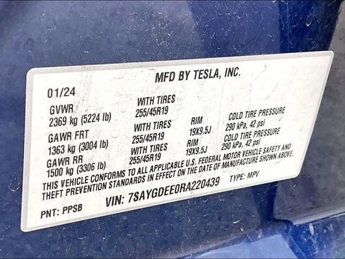 Used 2024 Tesla Model Y Long Range AWD/4WD image 17