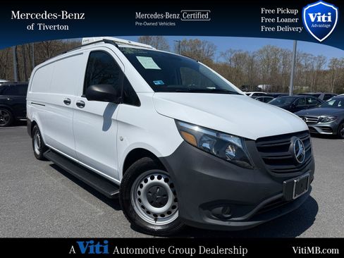 Used 2023 Mercedes-Benz Metris image 1