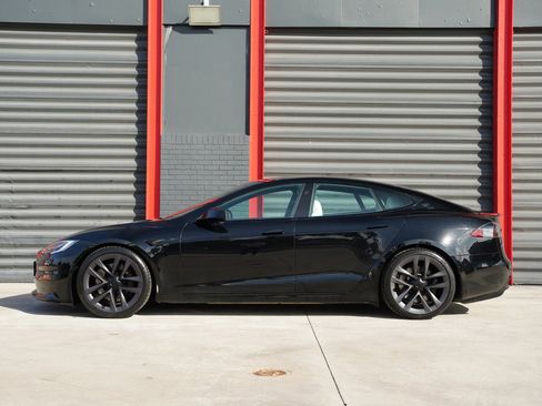 Used 2022 Tesla Model S Plaid image 5