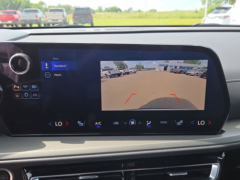 Used 2025 Chevrolet Traverse LT AWD/4WD image 23