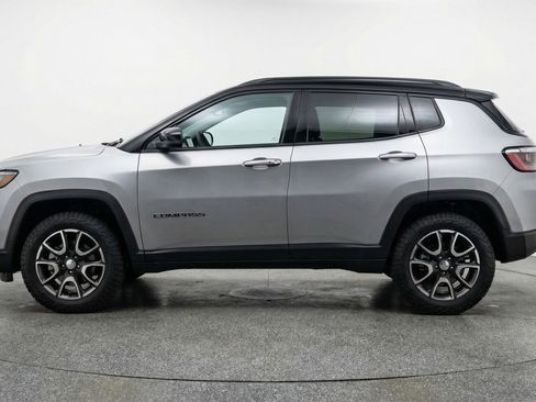 Used 2025 Jeep Compass Trailhawk AWD/4WD image 5