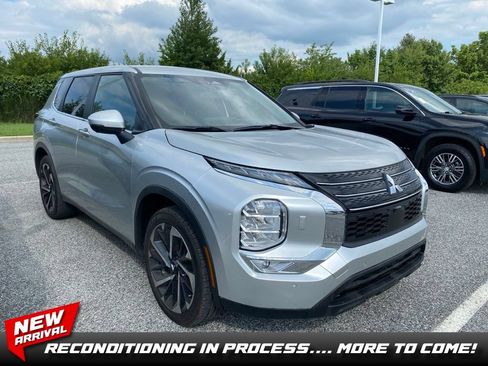 Used 2024 Mitsubishi Outlander SE AWD/4WD image 1