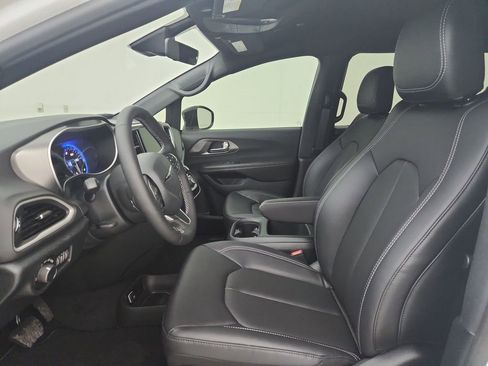 New 2026 Chrysler Voyager LX image 19