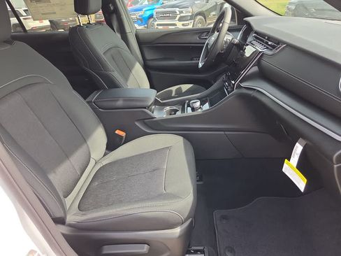 New 2026 Jeep Grand Cherokee L 2WD image 22