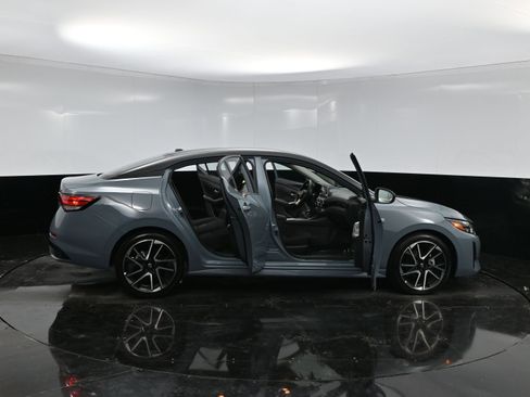 Used 2025 Nissan Sentra SR image 40