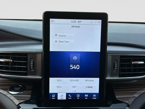 Used 2023 Ford Explorer Limited w/ Limited Technology Package AWD/4WD image 25