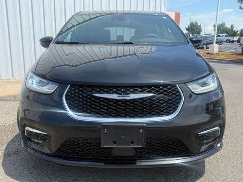 Used 2025 Chrysler Pacifica Select FWD image 18
