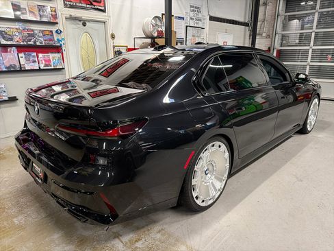 Used 2025 BMW 760i xDrive 760i xDrive image 5