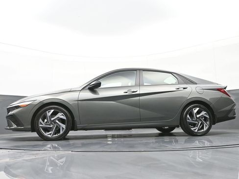 Certified 2025 Hyundai Elantra Sport image 49