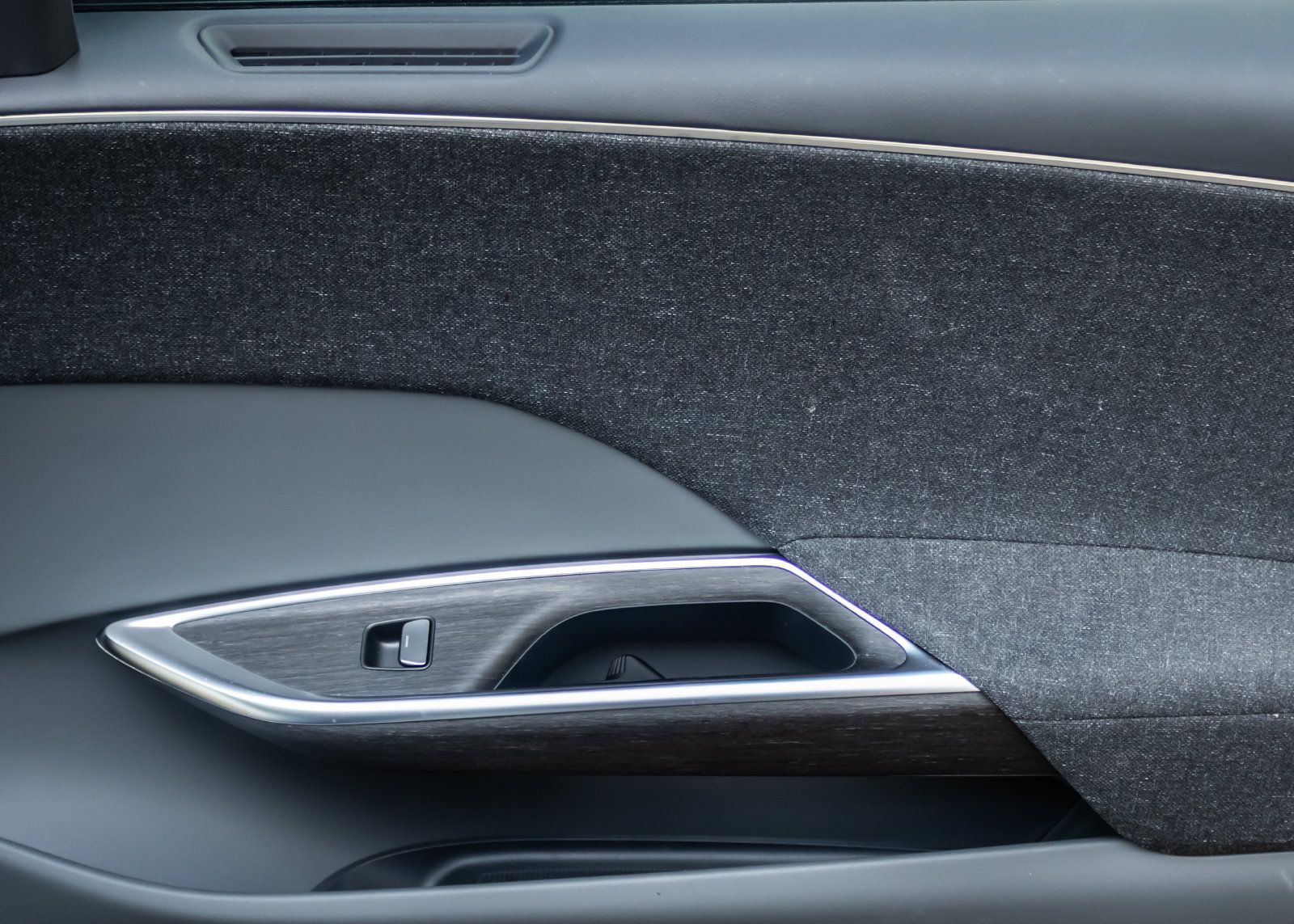 Used 2025 Lucid Air Pure RWD image 24