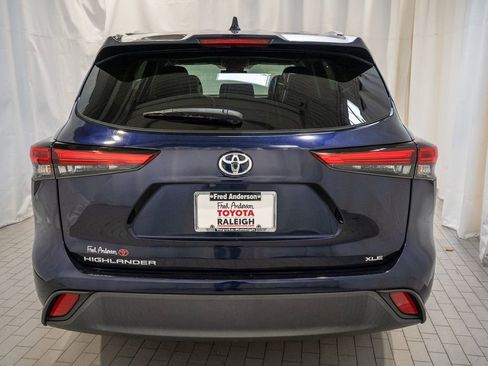 Used 2023 Toyota Highlander XLE image 4