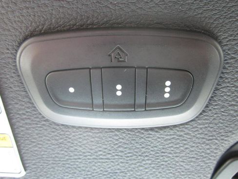 Used 2018 Jeep Wrangler Unlimited Sahara image 50